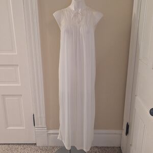 Morgan Taylor intimates  colorful floral nightgown size L